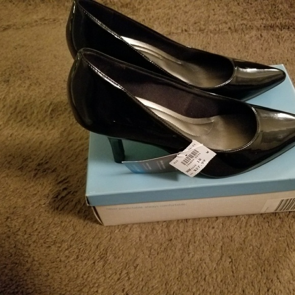 Shoes - Picture 2 of 4